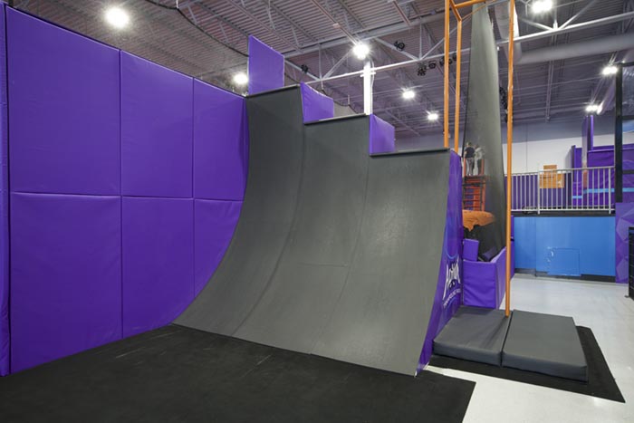6&#39; warped wall c/w hand rail &amp; fireman pole